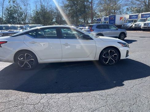 Used 2025 Nissan Altima 2.5 SR image 4