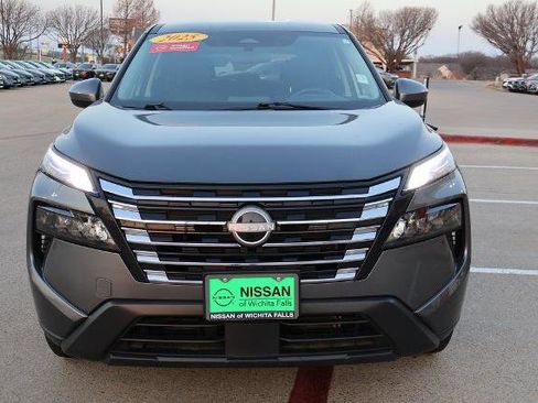 Certified 2025 Nissan Rogue SV image 4