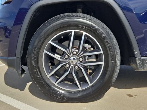 Used 2018 Jeep Grand Cherokee Limited image 13