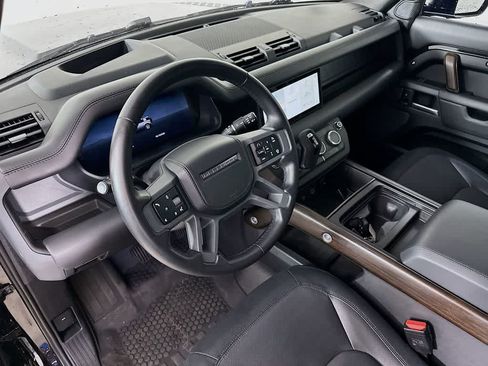Used 2024 Land Rover Defender 110 X-Dynamic SE AWD/4WD image 2