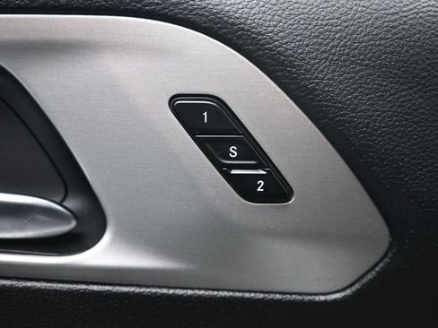 Used 2024 Chrysler Pacifica Premium image 20