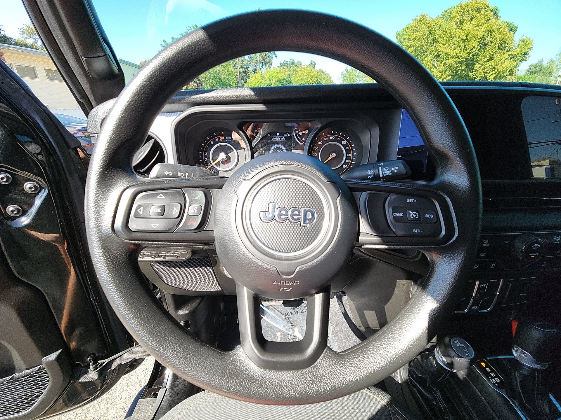Certified 2025 Jeep Gladiator Sport AWD/4WD image 11