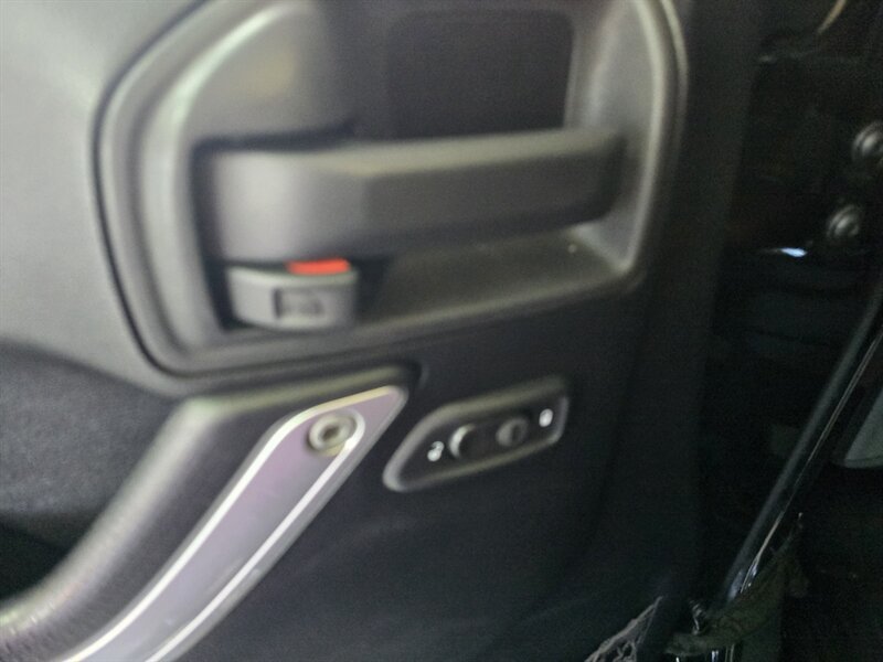 Used 2013 Jeep Wrangler Unlimited Rubicon AWD/4WD image 18