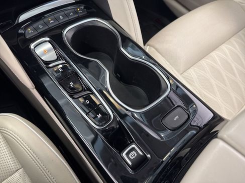 Used 2022 Buick Envision Avenir w/ Technology Package II image 31