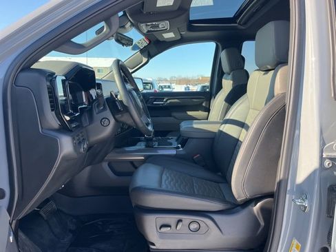 Used 2025 Chevrolet Silverado 1500 ZR2 w/ Technology Package image 17