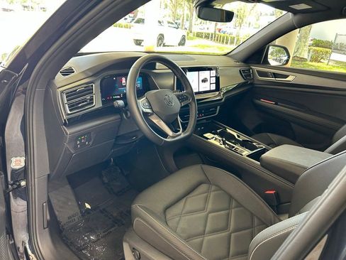 Used 2025 Volkswagen Atlas Cross Sport SE AWD/4WD image 6