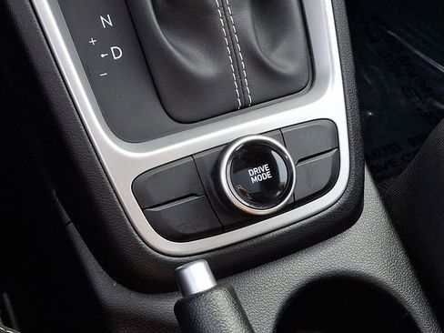 Used 2025 Hyundai Venue SEL image 26