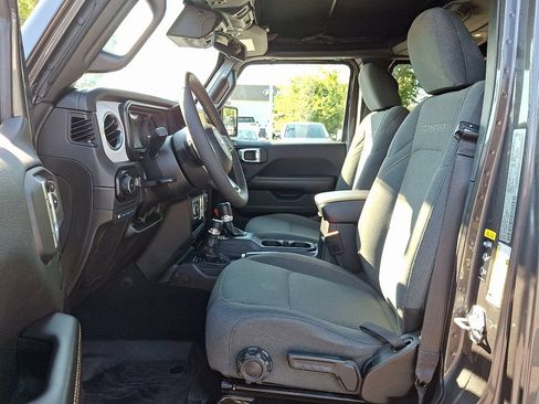 Used 2024 Jeep Wrangler Unlimited Sahara AWD/4WD image 13