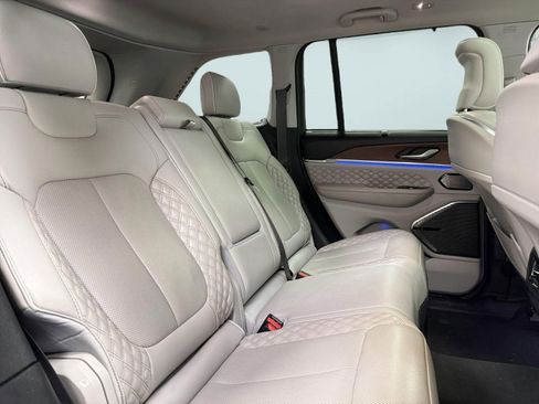 Used 2022 Jeep Grand Cherokee Summit w/ Advanced Protech Group IV image 28