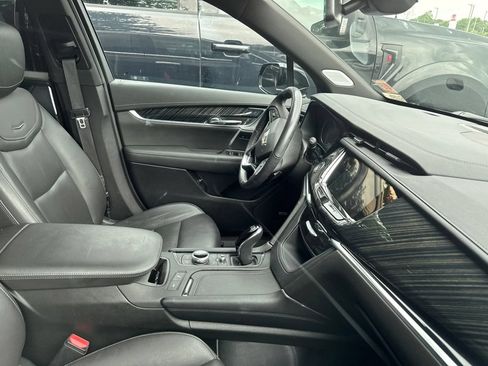 Used 2025 Cadillac XT6 Premium Luxury FWD image 6