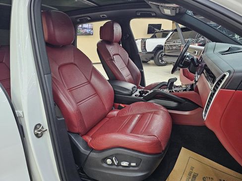 Used 2020 Porsche Cayenne E-Hybrid image 21