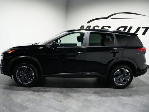 Used 2025 Nissan Rogue SV image 3