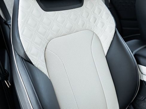 Used 2023 Bentley Continental GT Azure image 36