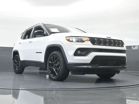 Used 2023 Jeep Compass Altitude image 62