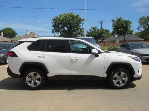 Used 2025 Toyota RAV4 XLE image 5
