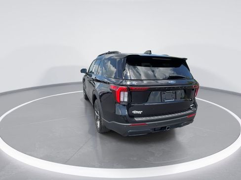 Used 2025 Ford Explorer ST-Line w/ ST-Line Street Pack AWD/4WD image 8