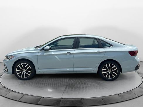 Certified 2026 Volkswagen Jetta SE FWD image 4