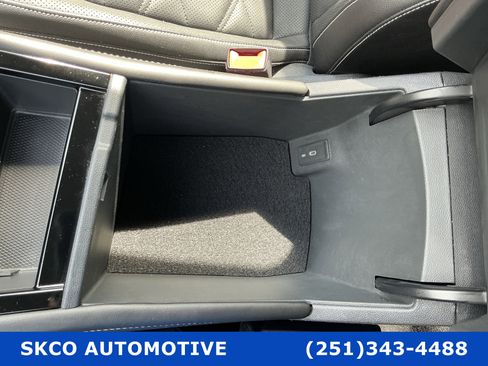 Used 2025 Volkswagen Atlas SE AWD/4WD image 25