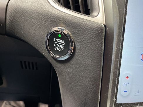 Used 2024 Ford Edge SEL image 35