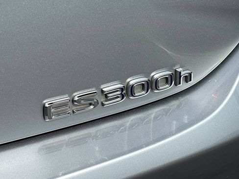 Used 2022 Lexus ES 300h F Sport w/ Accessory Package FWD image 29
