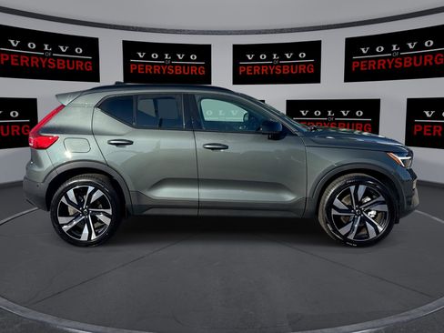 New 2026 Volvo XC40 B5 Ultra w/ Climate Package image 9