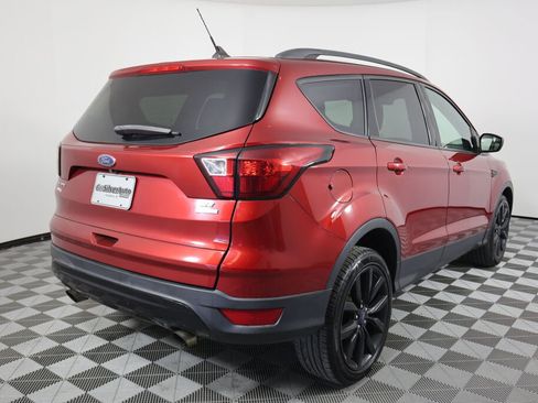 Used 2019 Ford Escape SE image 2
