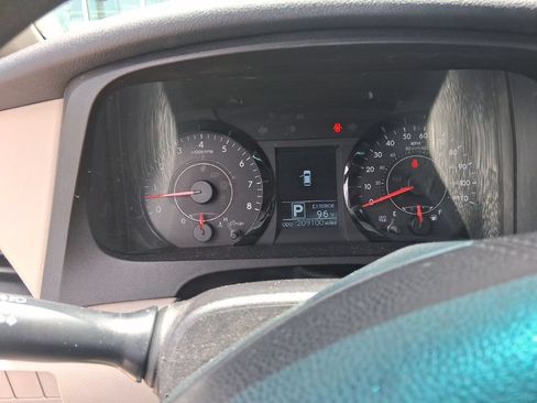 Used 2015 Toyota Sienna LE FWD image 4