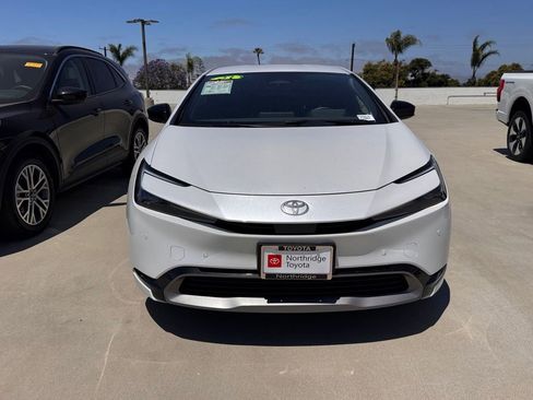Used 2023 Toyota Prius XLE FWD image 2