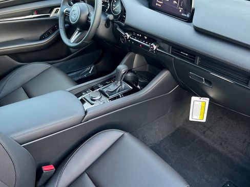 New 2025 MAZDA MAZDA3 Hatchback w/Premium Plus Pkg image 16