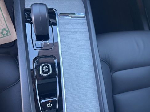 Used 2025 Volvo XC60 B5 Plus image 30