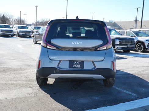 Used 2023 Kia Soul LX image 4