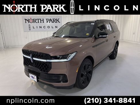 Used 2025 Lincoln Navigator Black Label AWD/4WD image 1