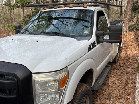 Used 2011 Ford F250 XL w/ PWR Equipment Group image 2