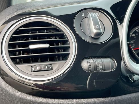 Used 2019 Volkswagen Beetle 2.0T SE image 10