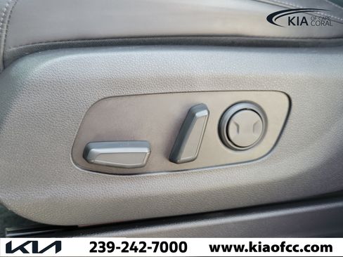 Used 2024 Kia Carnival LX FWD image 23