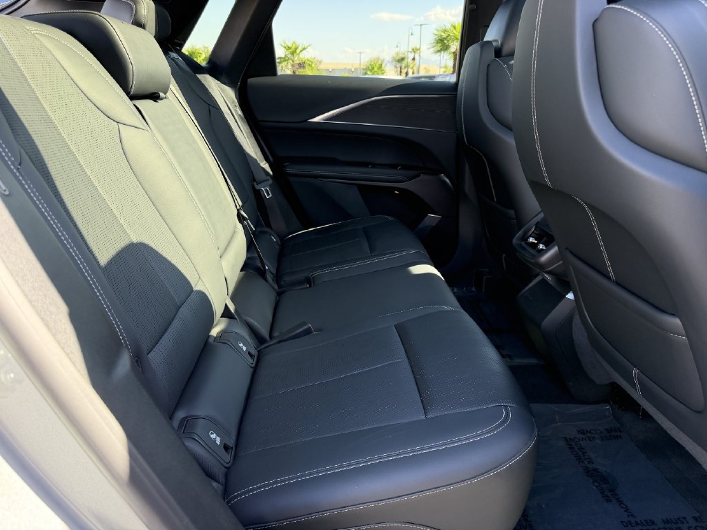 Used 2024 Cadillac Lyriq Sport AWD/4WD image 13