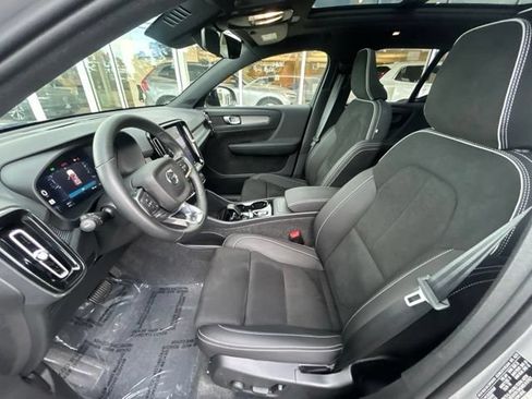 Certified 2025 Volvo XC40 B5 Plus AWD/4WD image 22