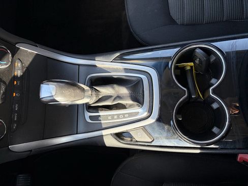 Used 2018 Ford Edge SEL image 24