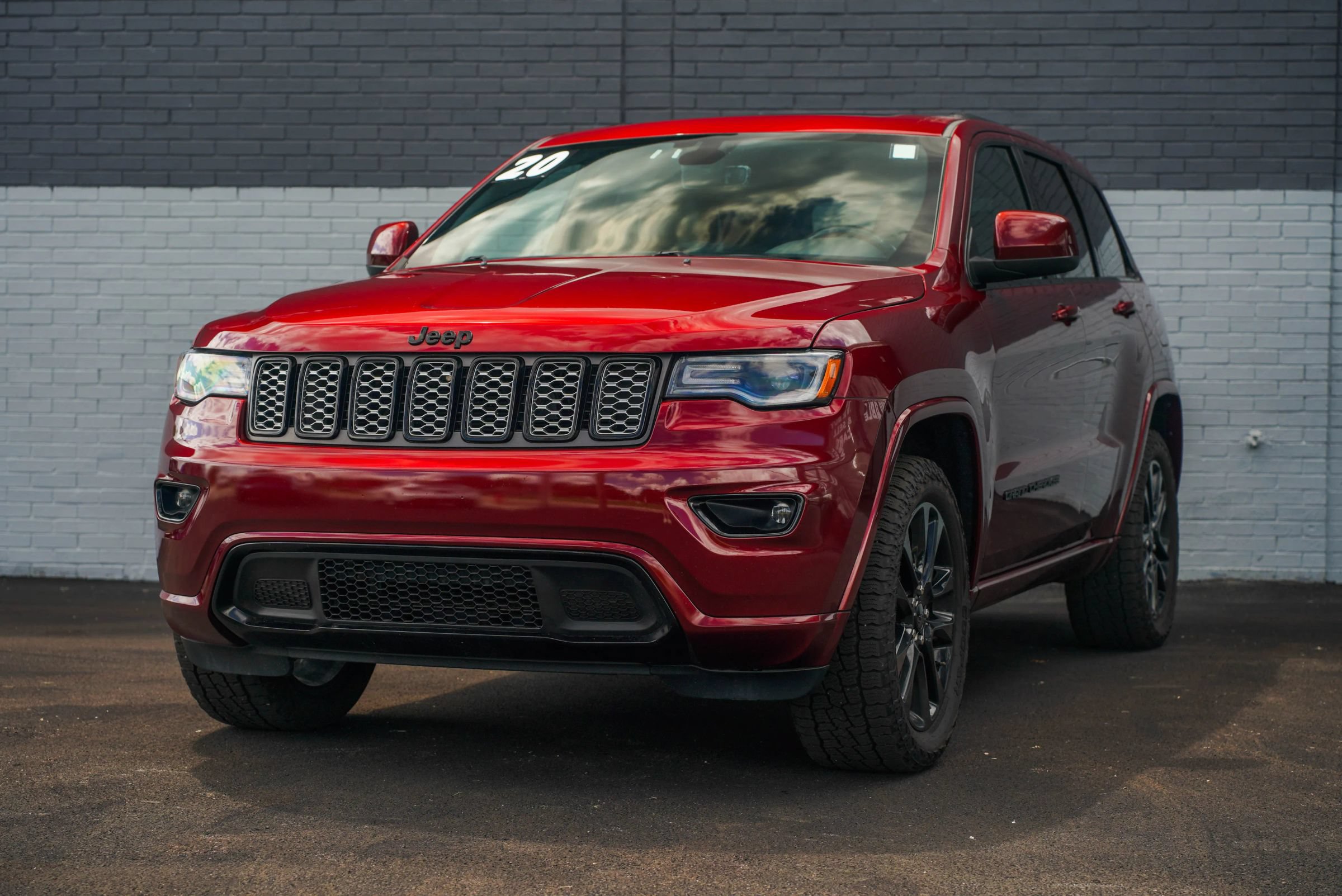 Used 2020 Jeep Grand Cherokee Altitude AWD/4WD image 1