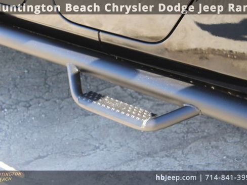 Used 2022 Jeep Gladiator Rubicon w/ Cold Weather Group image 16