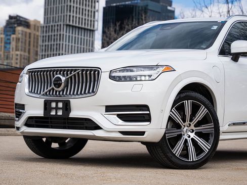 Certified 2024 Volvo XC90 T8 Ultimate w/ Lounge Package image 2