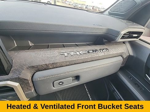 Used 2025 Toyota Tacoma Limited image 31