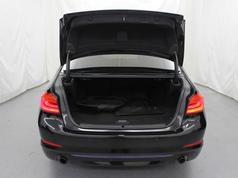 Used 2018 BMW 530e xDrive AWD/4WD image 12