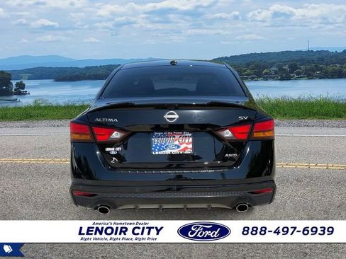 Used 2023 Nissan Altima 2.5 SV w/ SV Premium Package AWD/4WD image 4