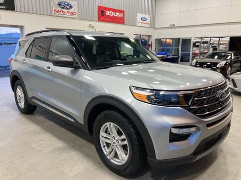 Used 2023 Ford Explorer XLT w/ Equipment Group 202A image 3