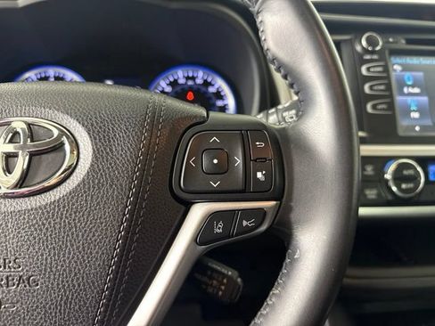 Used 2017 Toyota Highlander SE AWD/4WD image 25
