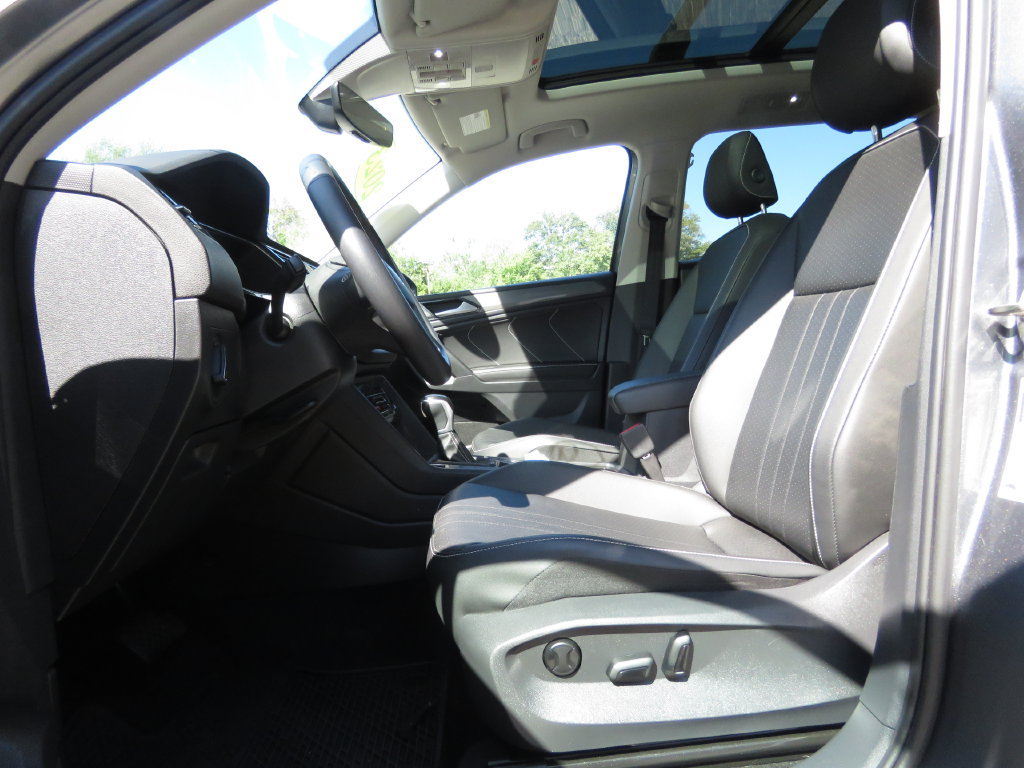Used 2023 Volkswagen Tiguan SE AWD/4WD image 10