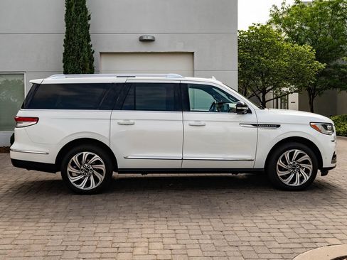 Used 2023 Lincoln Navigator L Reserve AWD/4WD image 11