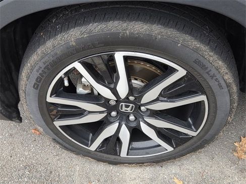 Certified 2022 Honda Pilot Touring image 9