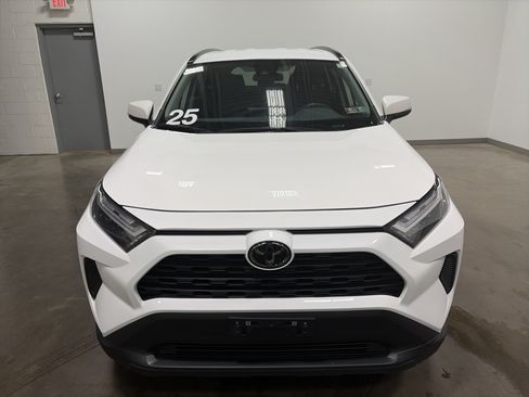 Used 2025 Toyota RAV4 XLE AWD/4WD image 34